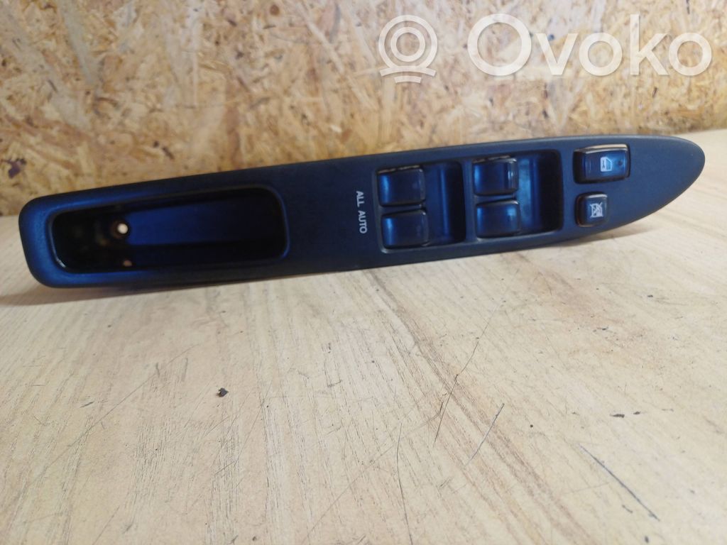 Toyota Avensis Verso Electric window control switch 