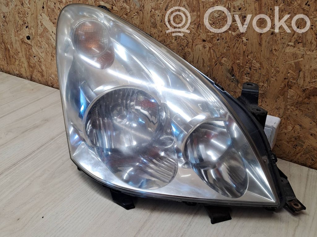 Toyota Corolla Verso AR10 Headlight/headlamp 