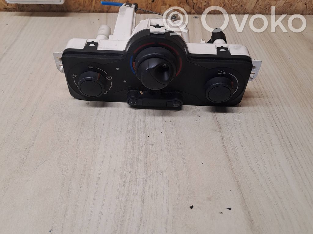 Renault Clio III Climate control unit 
