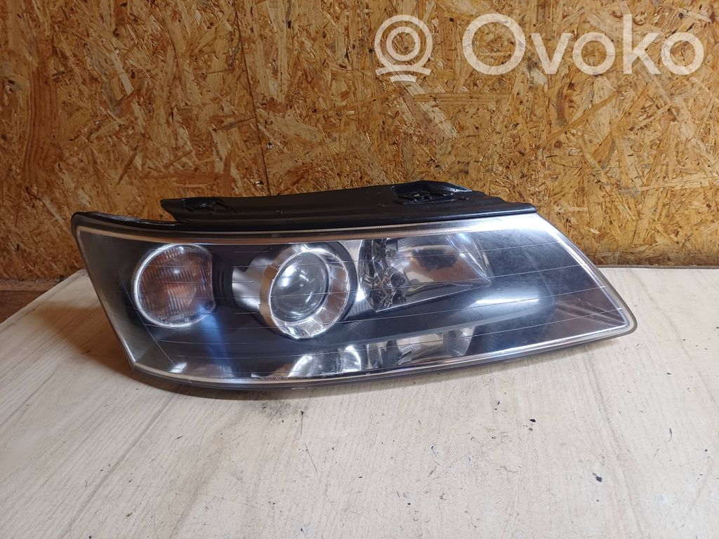 Hyundai Sonata Headlight/headlamp 