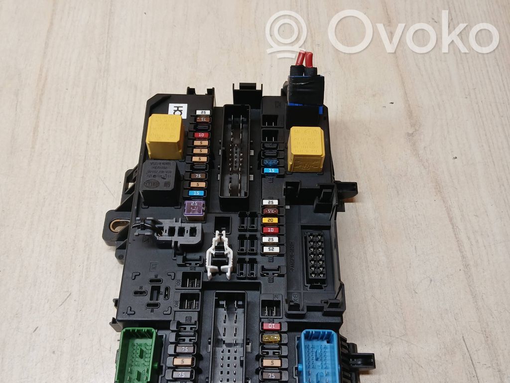 Opel Astra H Módulo de fusible 