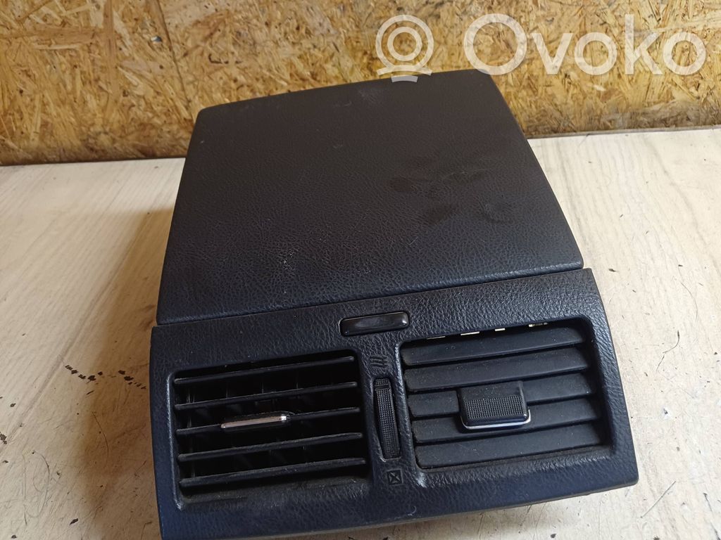 Toyota Avensis Verso Rejilla de ventilación central del panel 