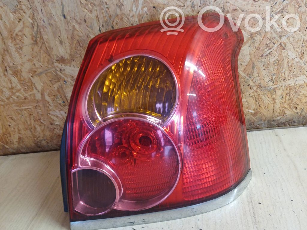 Toyota Avensis T250 Lampa tylna 