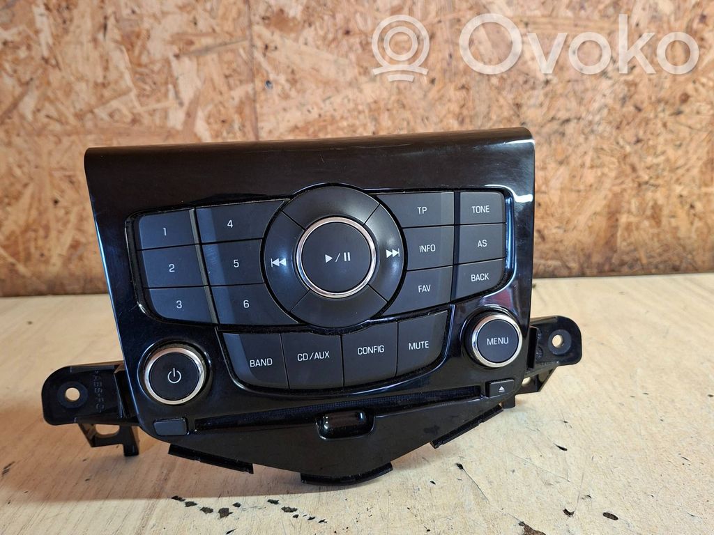 Chevrolet Cruze Panel / Radioodtwarzacz CD/DVD/GPS 