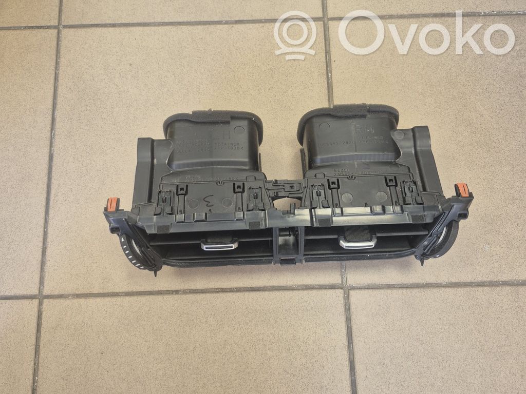 Toyota Corolla E210 E21 Rejilla de ventilación central del panel 