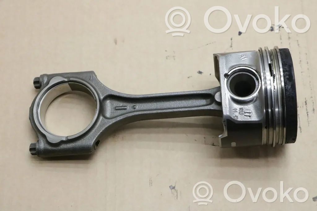 Volvo V40 Piston with connecting rod 