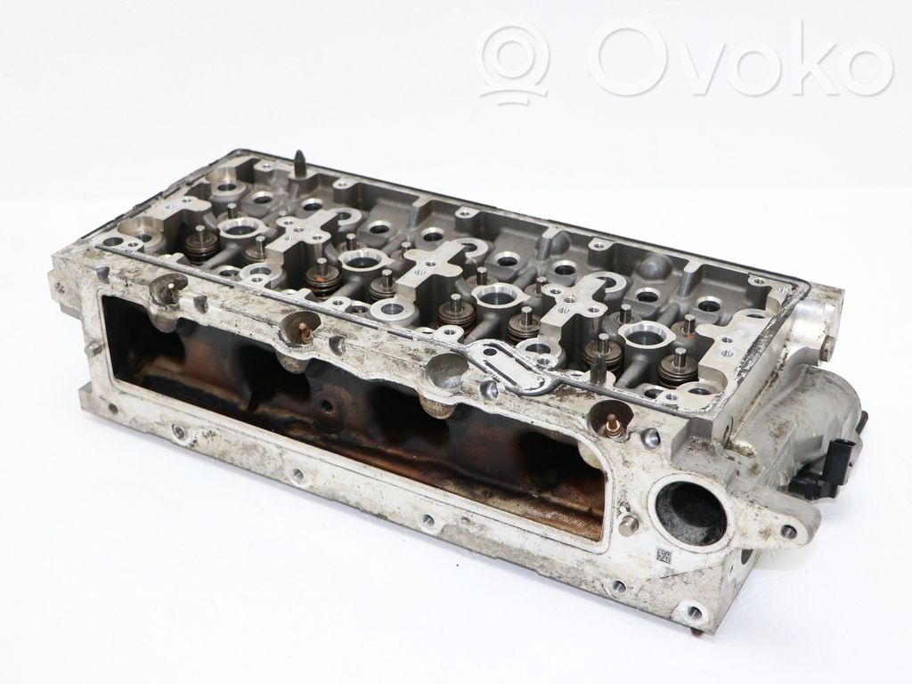 Volkswagen PASSAT B8 Engine head 