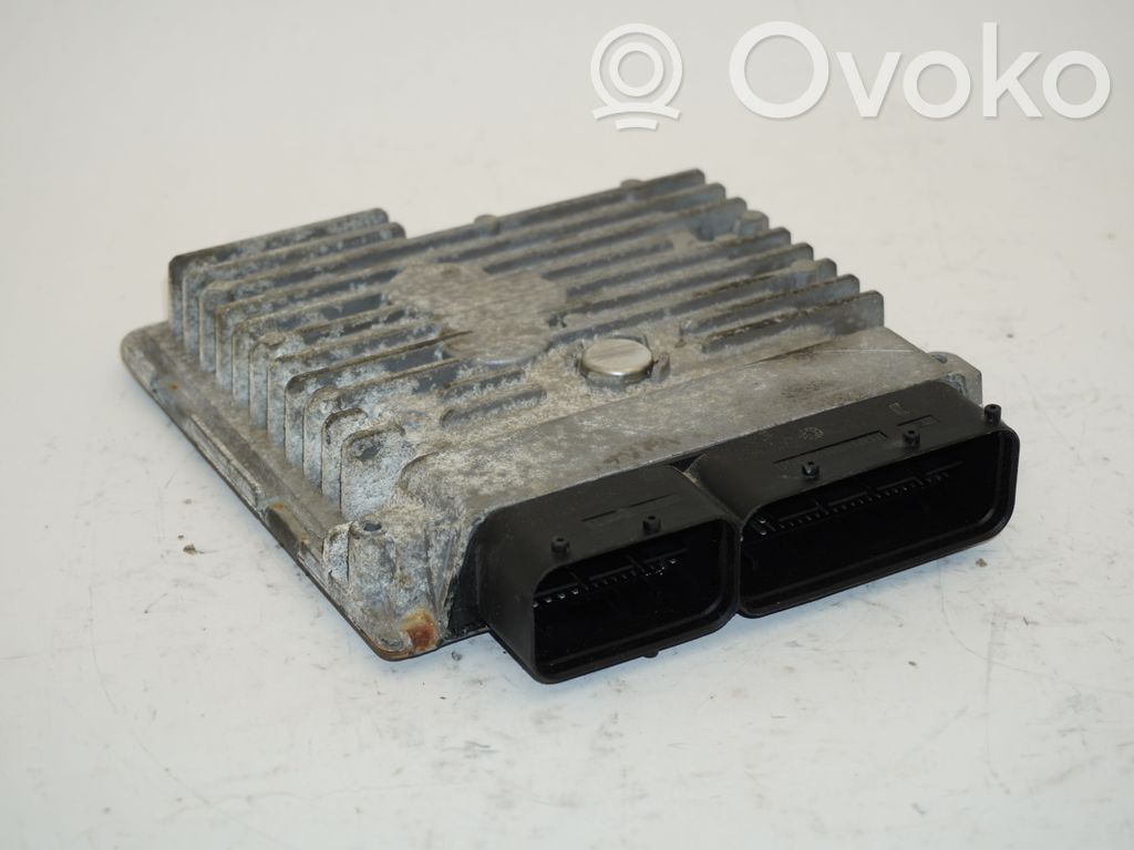 Volkswagen Golf VI Engine control unit/module 