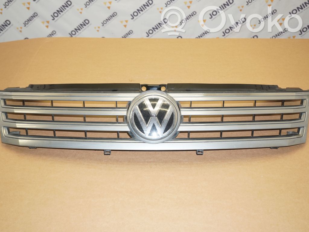 Volkswagen Phaeton Etupuskurin ylempi jäähdytinsäleikkö 