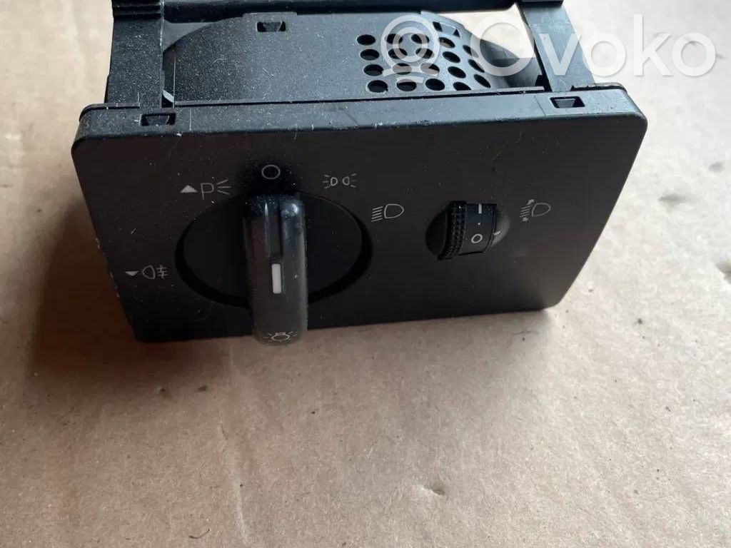 Lukturu slēdzis   4M5T13A024EA