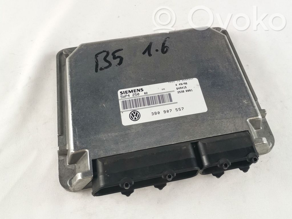 Volkswagen PASSAT B5 Engine control unit/module 