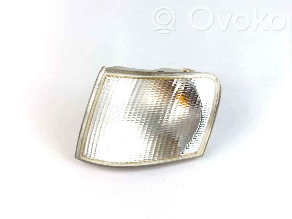 Volkswagen PASSAT B4 Front reflector 