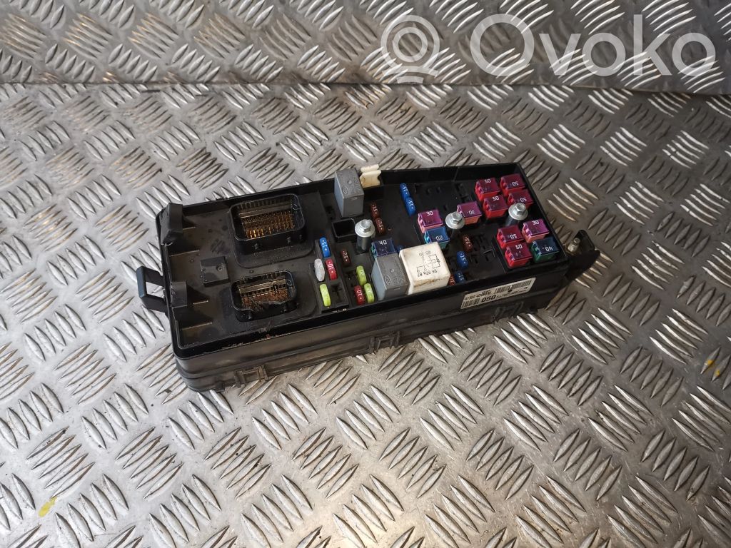 KIA Carnival Fuse module 