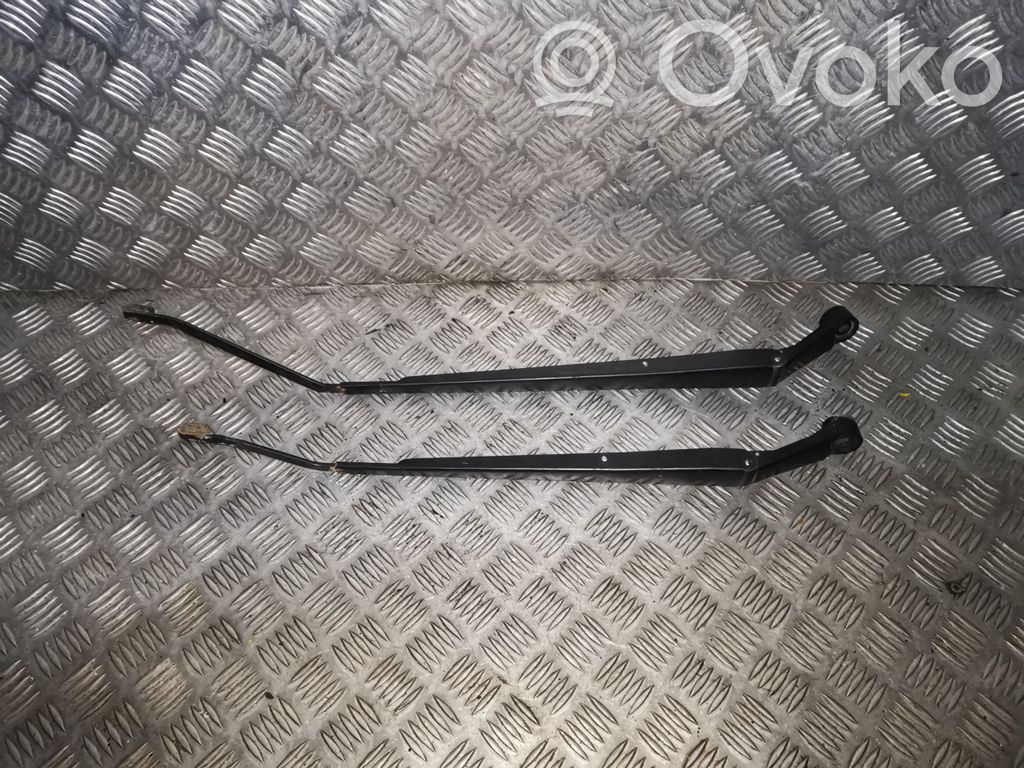 Toyota Corolla Verso E121 Front wiper blade arm 
