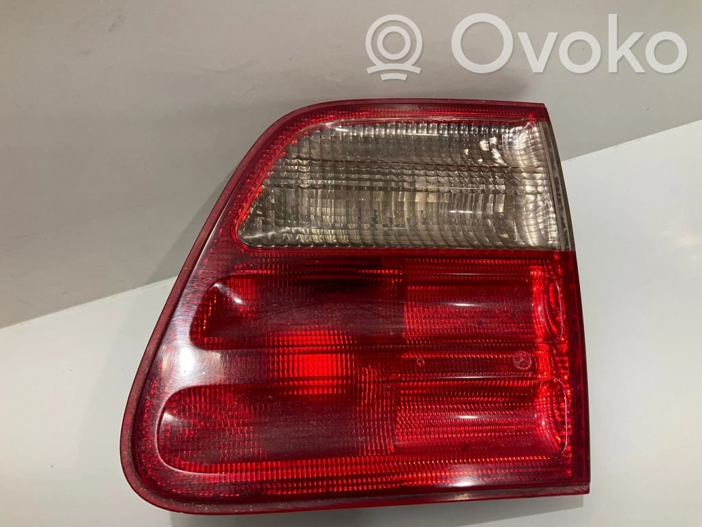 Mercedes-Benz E W210 Задний фонарь в крышке 