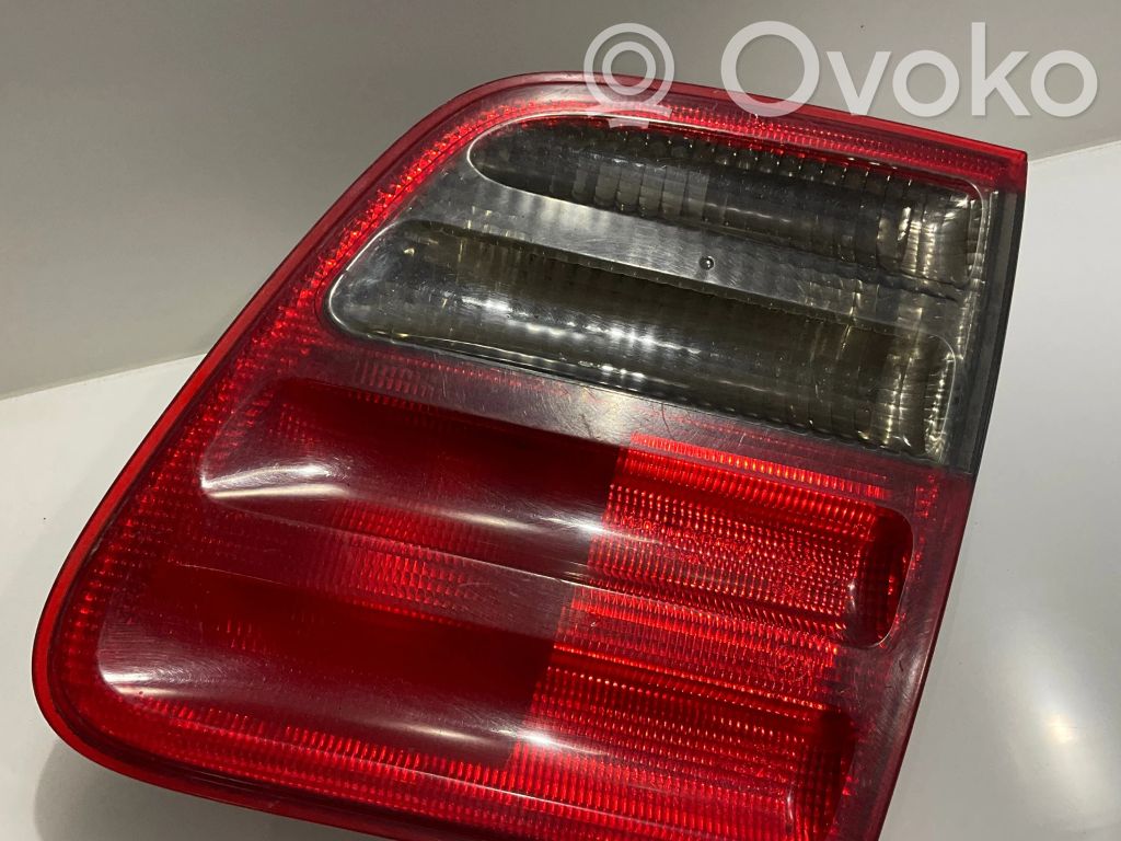 Mercedes-Benz E W210 Lampy tylnej klapy bagażnika 
