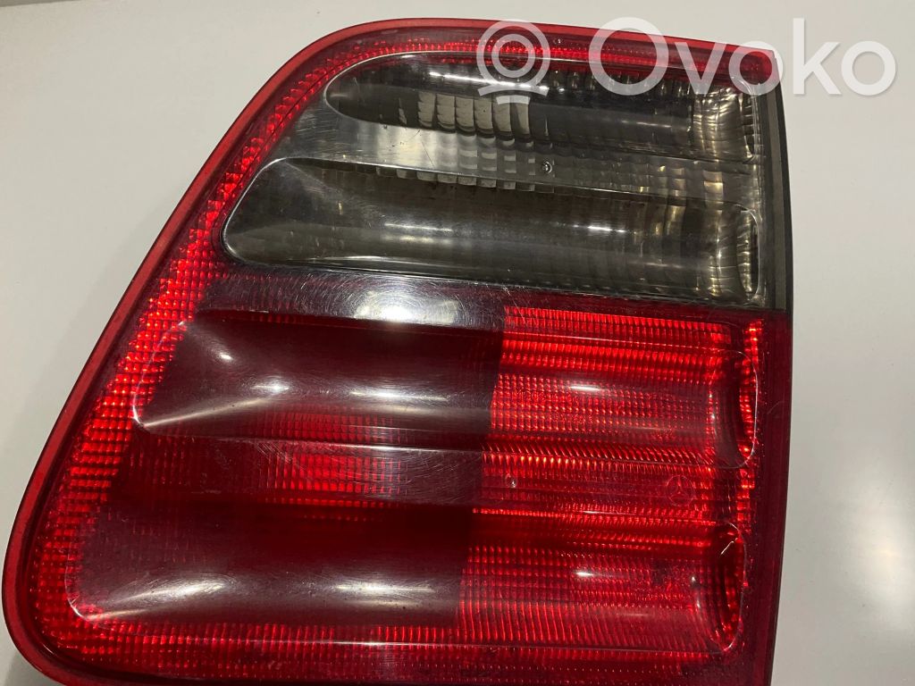Mercedes-Benz E W210 Lampy tylnej klapy bagażnika 