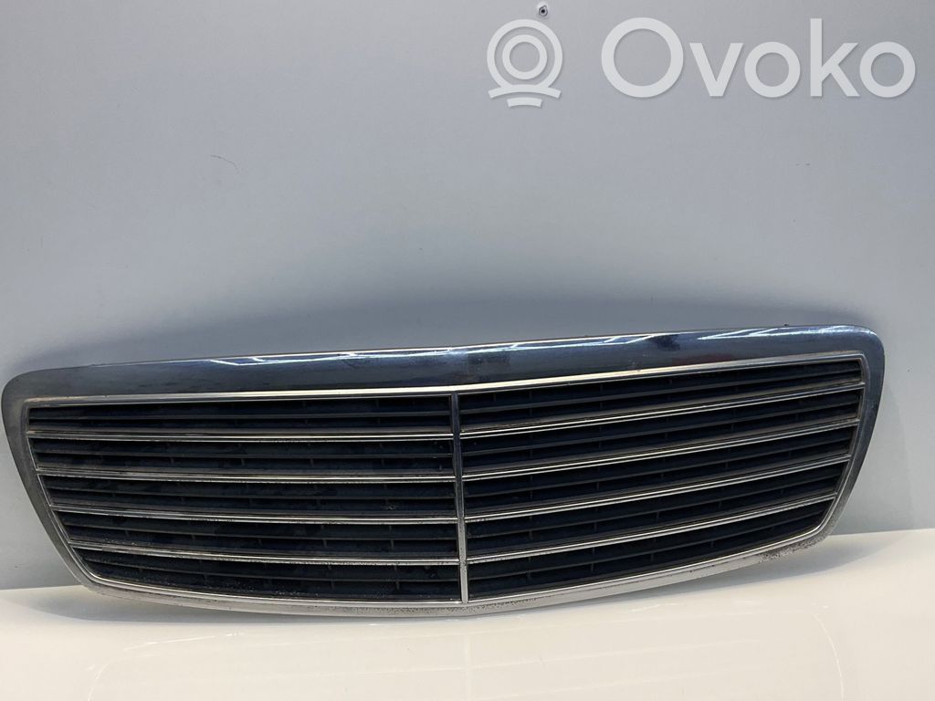 Mercedes-Benz E W211 Etusäleikkö 