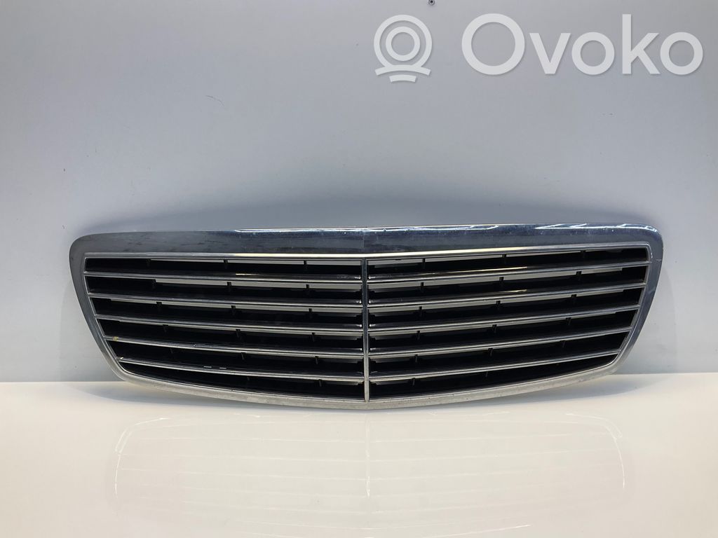 Mercedes-Benz E W211 Etusäleikkö 