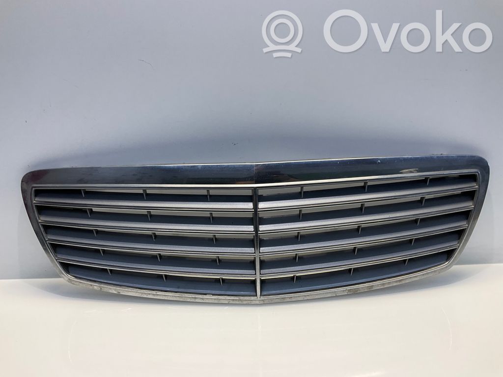 Mercedes-Benz E W211 Etusäleikkö 