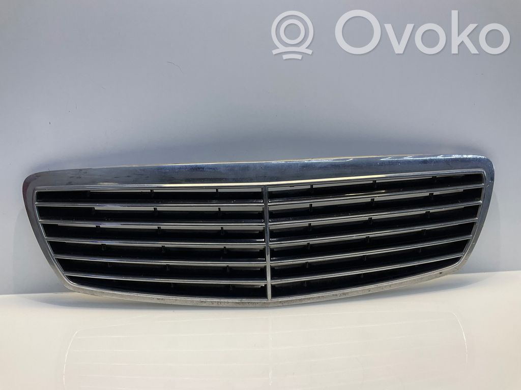 Mercedes-Benz E W211 Etusäleikkö 