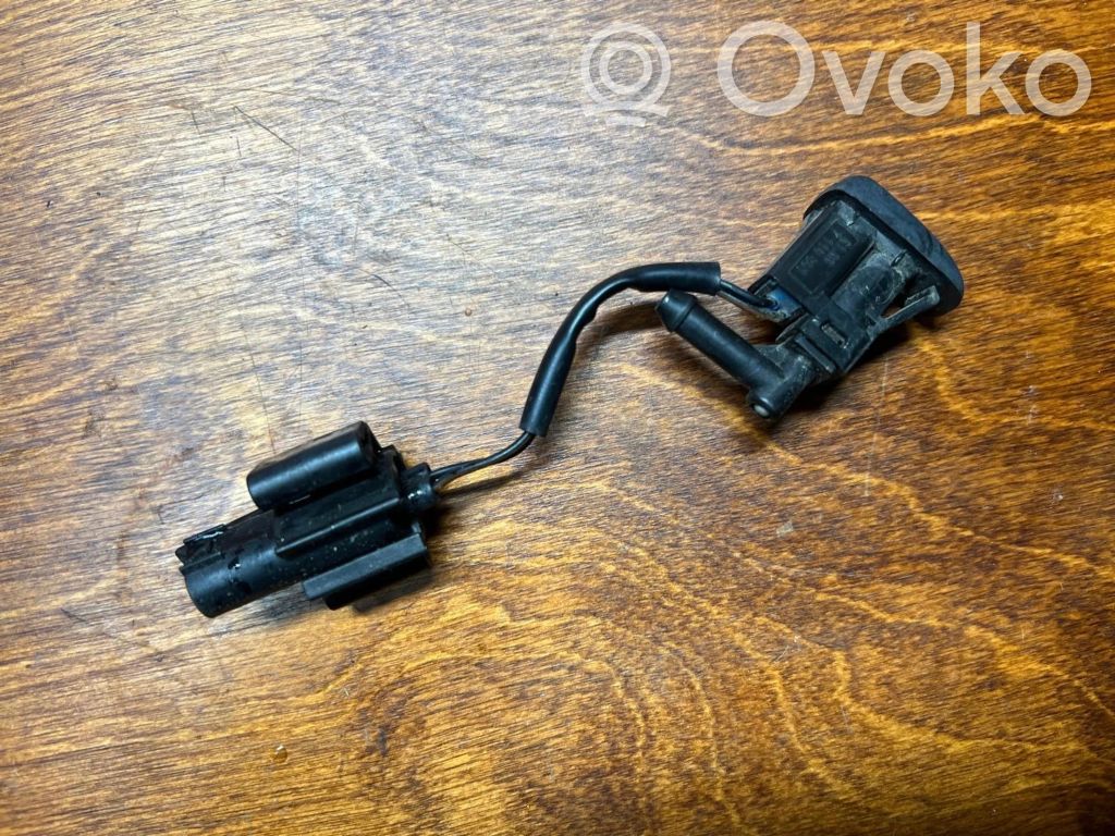 BMW 3 E90 E91 Windshield washer spray nozzle 
