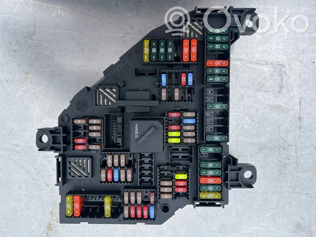 BMW 5 F10 F11 Ramka / Moduł bezpieczników 