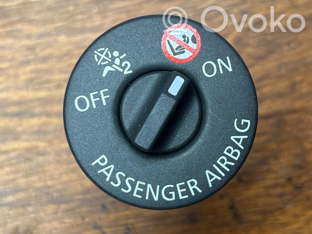 Renault Zoe Passenger airbag on/off switch 