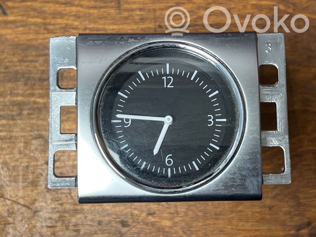 Volkswagen PASSAT B7 Clock 