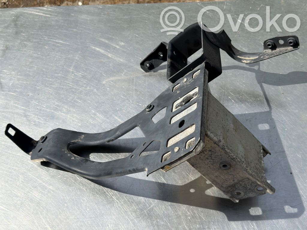 Front bumper mounting bracket   7163483,17992010