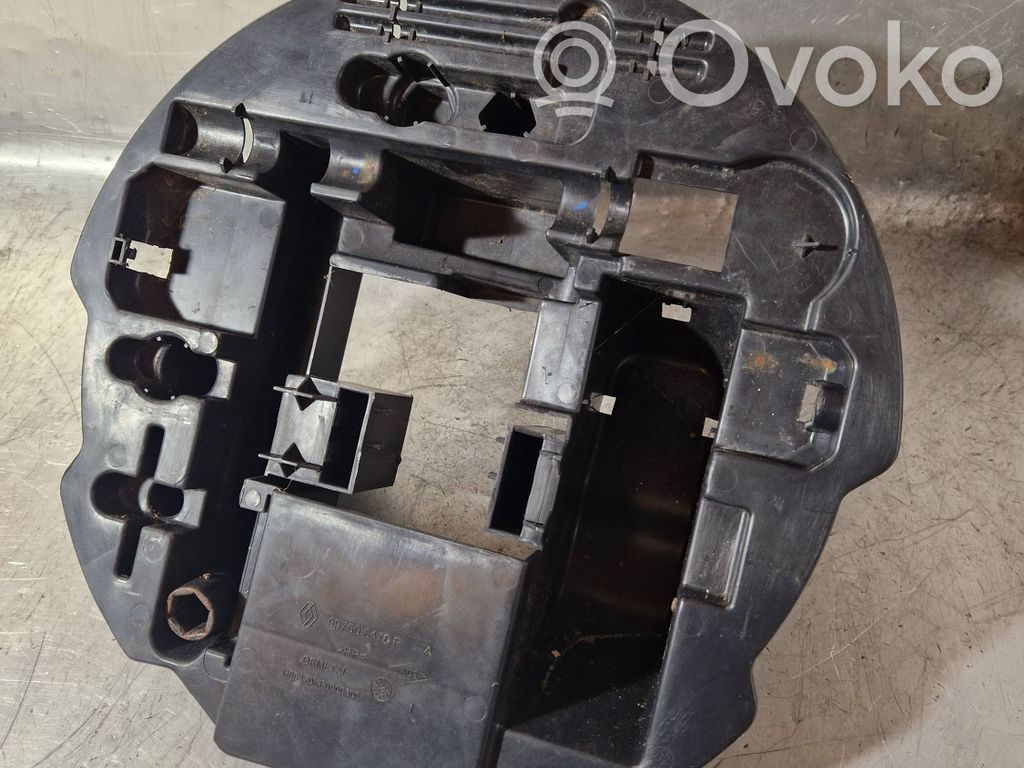 Renault Clio IV Tool box 