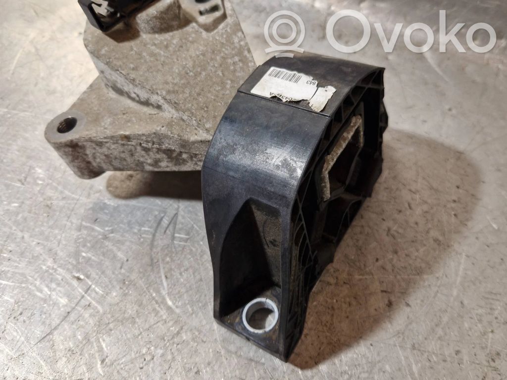 Dacia Sandero Engine mounting bracket 