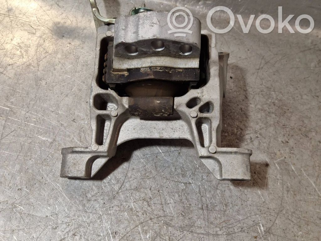 Engine mount bracket   K1442