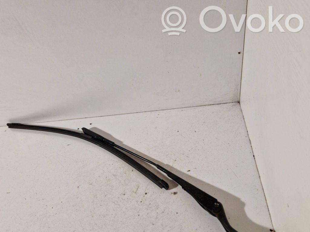 BMW 1 E81 E87 Front wiper blade arm 
