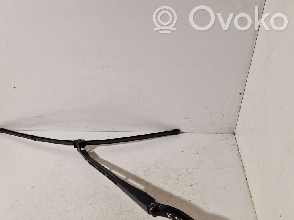 Front wiper blade arm