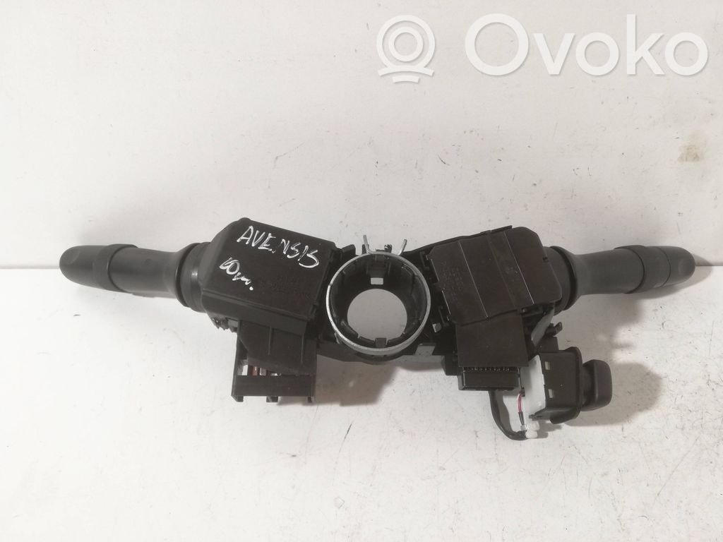 Toyota Avensis T270 Wiper turn signal indicator stalk/switch 