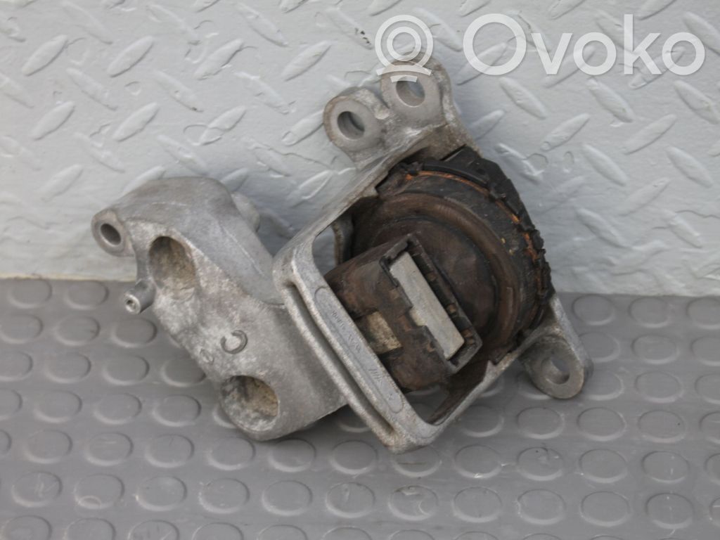 Nissan X-Trail T32 Engine mount bracket 