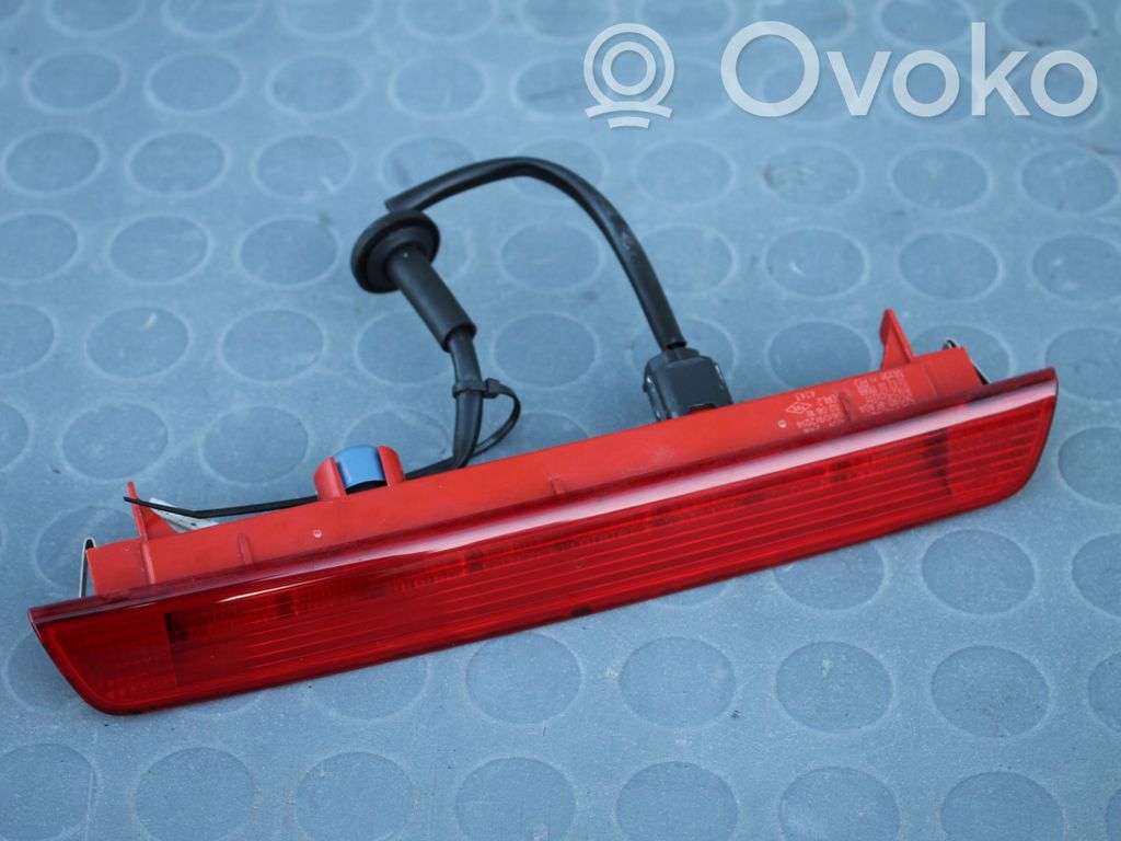 Nissan Qashqai Third/center stoplight 