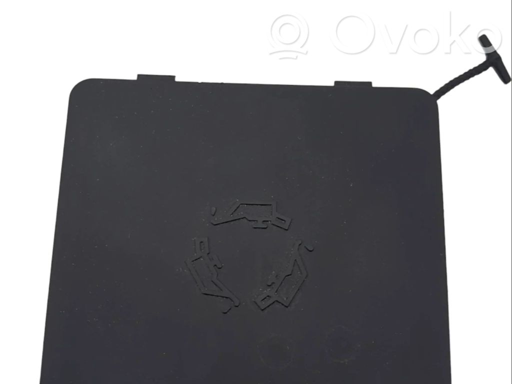 Engine cover (trim)