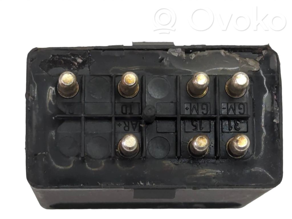Mercedes-Benz E W124 Fuel pump relay 