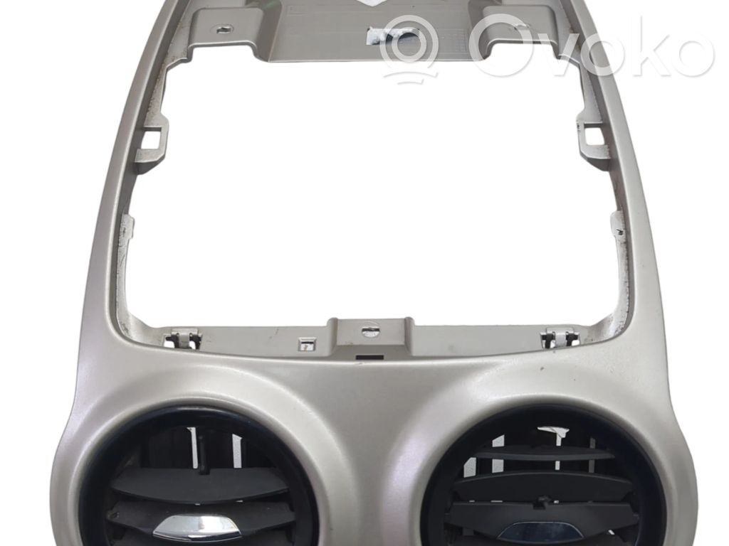 Opel Corsa D Panelės apdailos skydas (centrinis) 