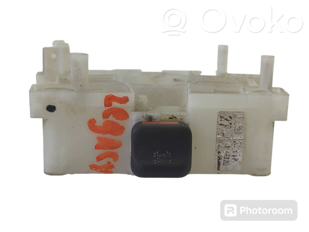 Subaru Legacy Hazard light switch 