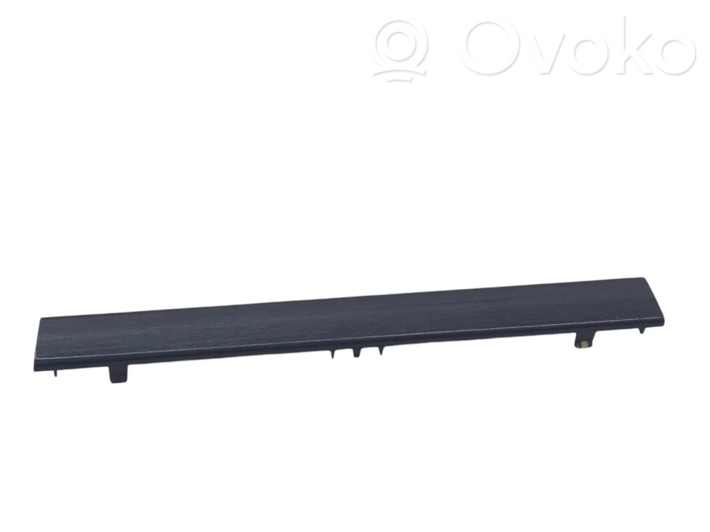 Moldura de la guantera   51168185256