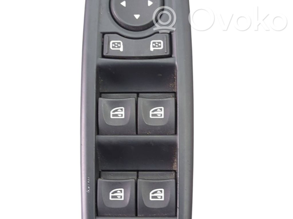 Renault Megane III Electric window control switch 