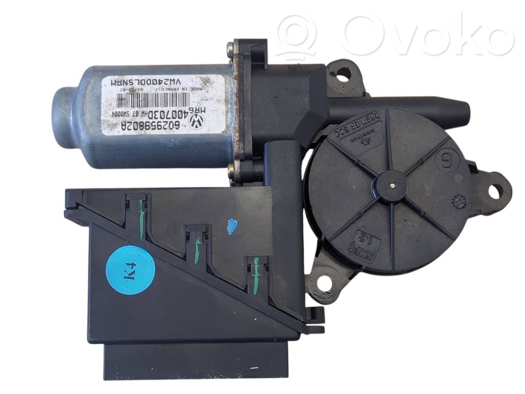 Skoda Fabia Mk1 (6Y) Front door window regulator motor 