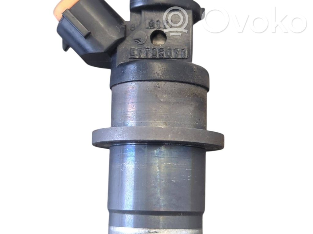 Mitsubishi Carisma Inyector de combustible 