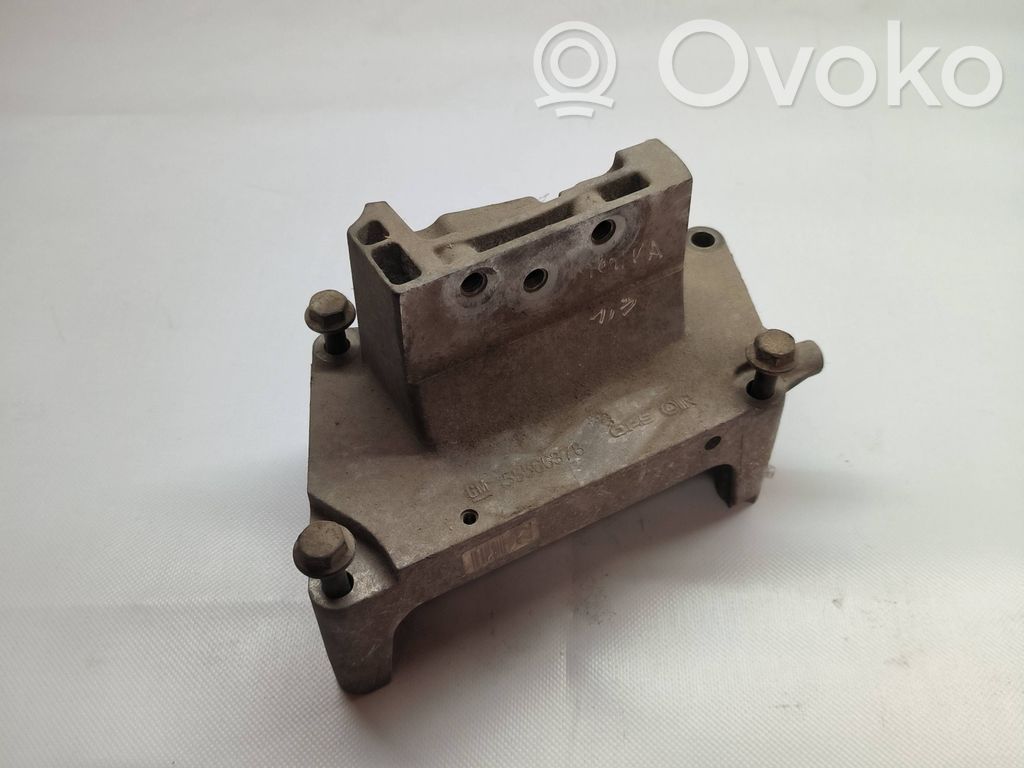 Opel Meriva B Engine mounting bracket 