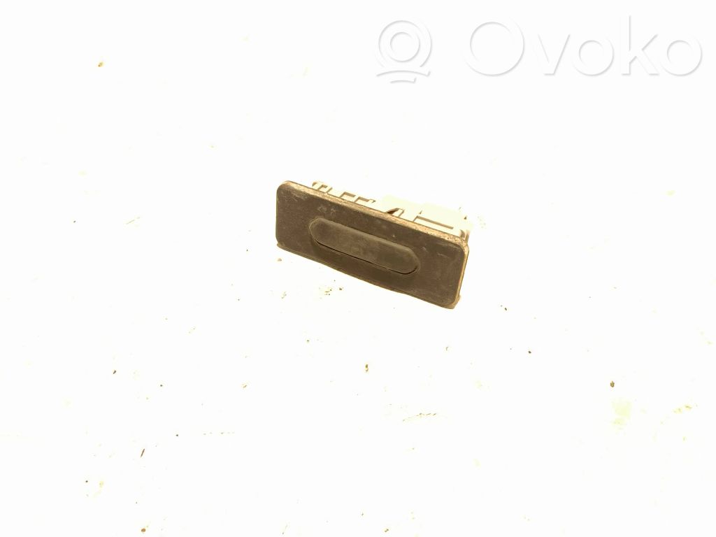 Dacia Duster II Tailgate opening switch 