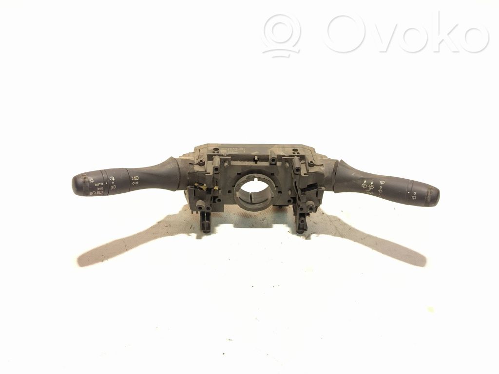 Dacia Duster II Wiper turn signal indicator stalk/switch 