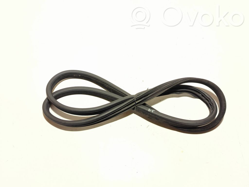 Etuoven kumitiiviste   J9C320708A